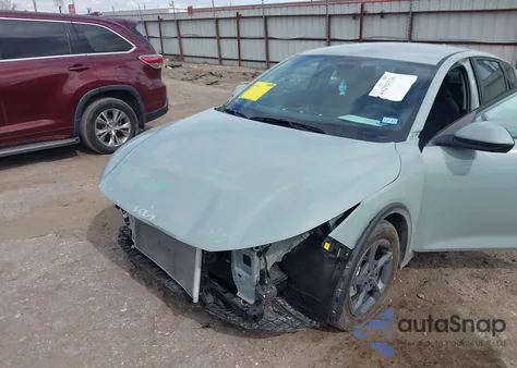 2025 Kia K4 Lxs z USA, uszkodzony, nr VIN 3KPFT4DEXSE206001